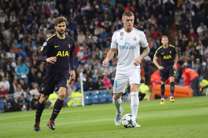 Toni Kroos (Real Madrid CF) y Fernando Llorente (Tottenham Hotspur FC)