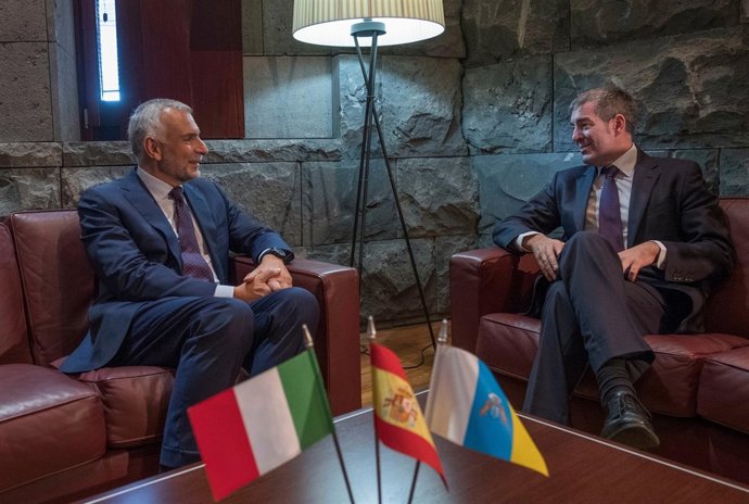 Reunión entre Clavijo y el embajador