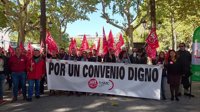 Manifestación en Sevilla en demanda de un "convenio digno" para el sector del comercio
