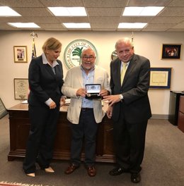 Julio Fernández rep la Medalla de la Ciutat de Miami