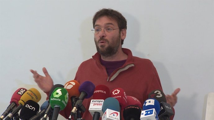 Fachin dimite como secretario general de Podem y militante