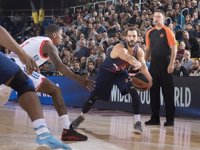 El Barça recae ante un Efes que no había ganado