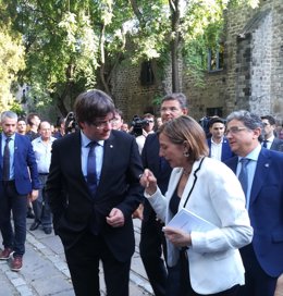 Carles Puigdemont y Carme Forcadell, seguidos de Enric Millo y Rafael Catalá