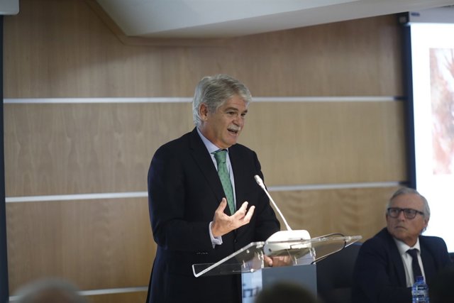 Alfonso Dastis clausura la jornada De la tribu a la ciutadania... europea?