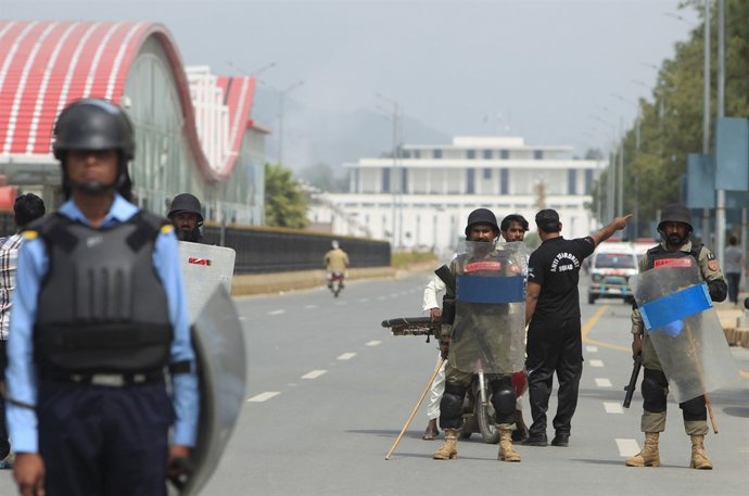Policías en Islamabad