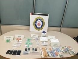 Material decomisado en un 'narcopiso' del Raval