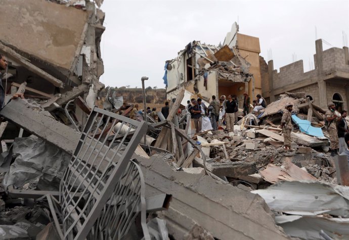 Casas bombardeadas en Saná, Yemen