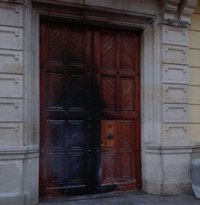 Queman la puerta del Ayuntamiento de L'Hospitalet de Llobregat (Barcelona)