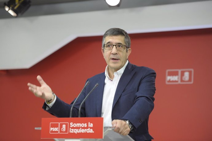 Rueda de prensa de Patxi López en la sede del PSOE