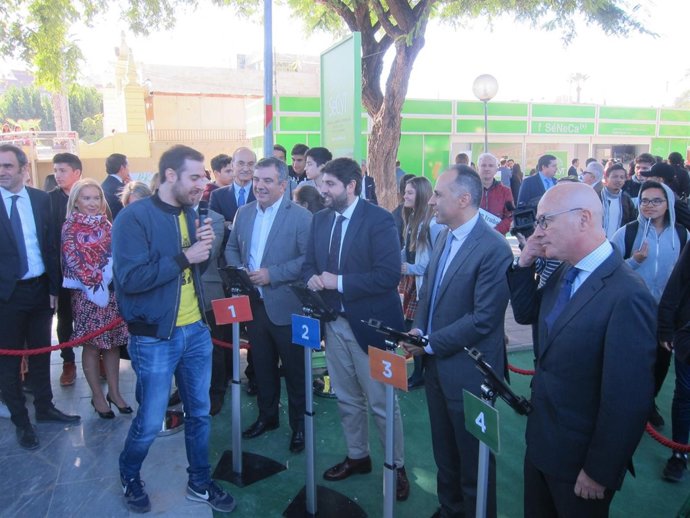 López Miras, participa en una de las actividades                      