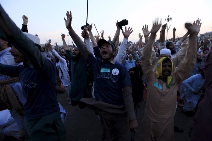 Protesta de activistas islamistas en las calles de Islamabad, la capital.