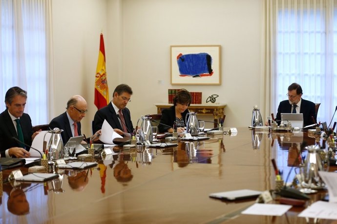 Catalá, junto a otros ministros y el presidente en un Consejo de Ministros