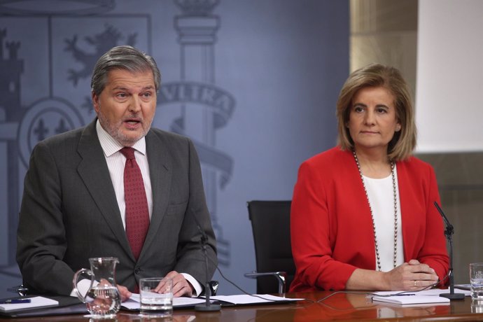 Iñigo Méndez de Vigo y Fátima Báñez en rueda de prensa tras el Consejo