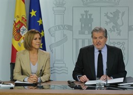 Rueda de prensa de Cospedal e Iigo Mndez de Vigo tras el Consejo de Ministros