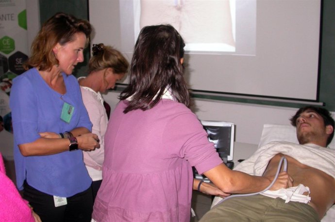 Médicos de familia se forman en ecografías abdominales