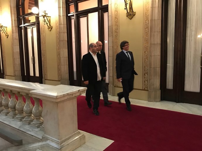 Puigdemont es reuneix amb Guinó sobre les incompatibilitats