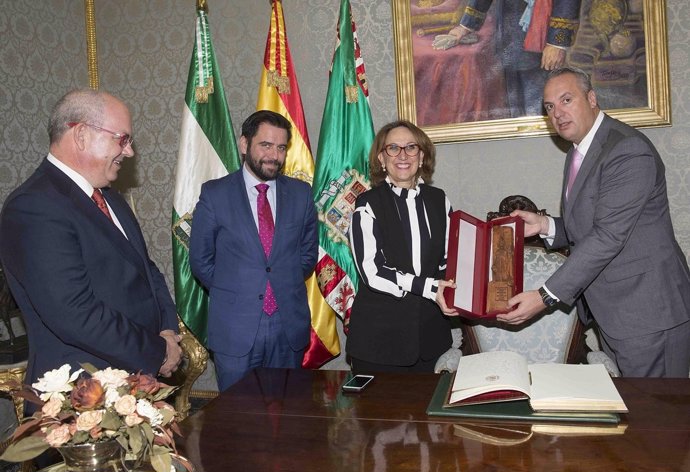 La secretaria general iberoamericana, Rebeca Grynspan, en la Diputación de Cádiz