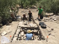 La excavación de El Laderón, dirigida por la UGR en Doña Mencía, descubre una muralla íbera