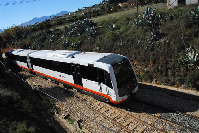 Un tren-TRAM de la línea 9