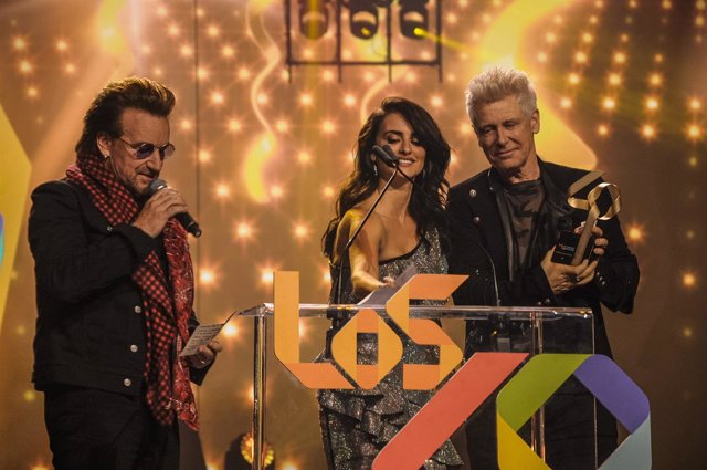 Bono de U2 en los 40 Music Awards 