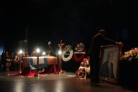 Los malagueños acuden a la capilla ardiente para despedir a Chiquito de la Calzada