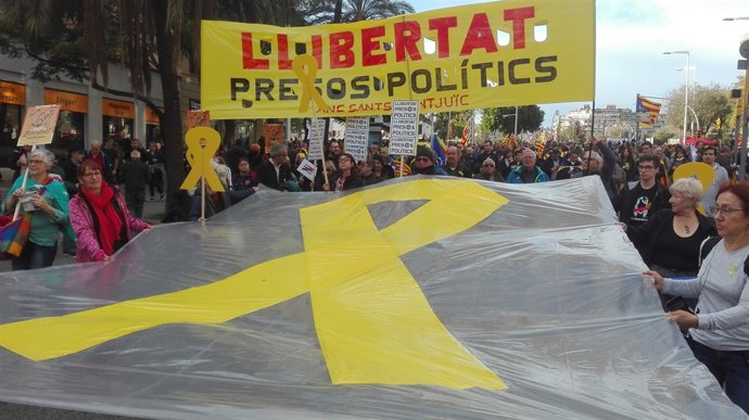 Manifestació al carrer Marina per l'alliberament dels presos sobiranistes