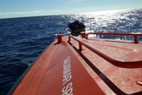 Trasladan a Málaga a 163 personas rescatadas de tres pateras en el mar de Alborán