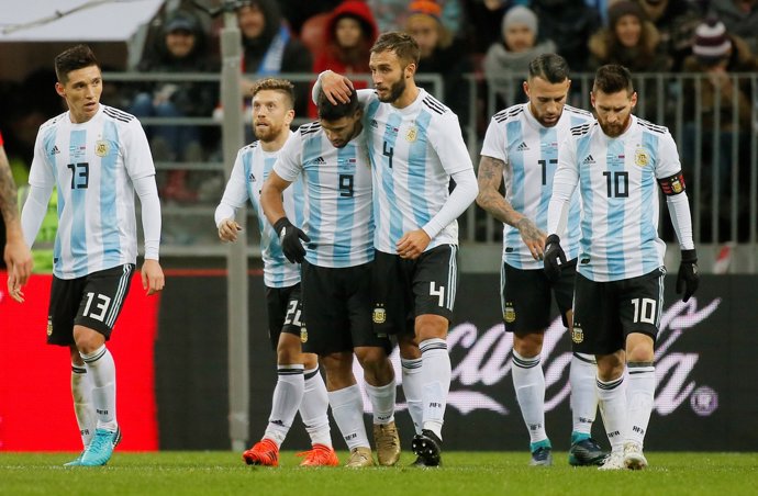 Agüero le da una merecida victoria a Argentina ante Rusia