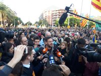 Fachin llama a los catalanes a tener memoria y "arrasar" al 155 en las elecciones