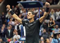 Federer y la rodilla, principales obstáculos para el Nadal Maestro