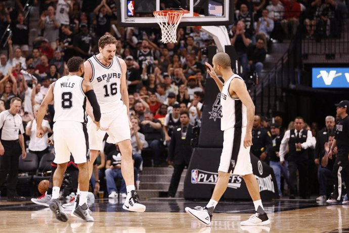 Pau Gasol celebra la victoria de San Antonio Spurs