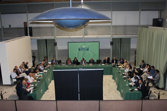 Reunión para analizar la situación del sector del vino andaluz