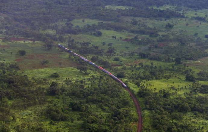 Mueren al menos 33 personas tras descarrilar un tren en el sur de RDC