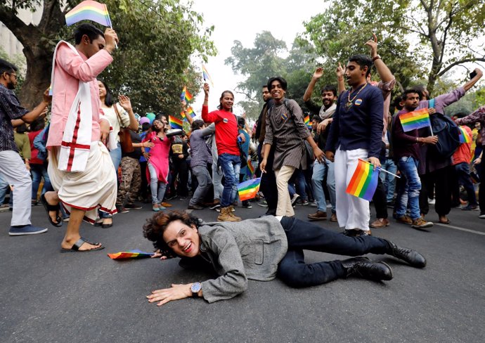 Participantes en la marcha del Día del Orgullo Gay en Nueva Delhi, India