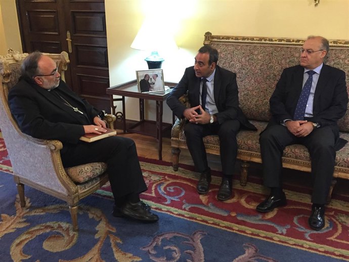 Reunión del arzobispo de Oviedo, Jesús Sanz Montes y Fernando Lastra, consejero