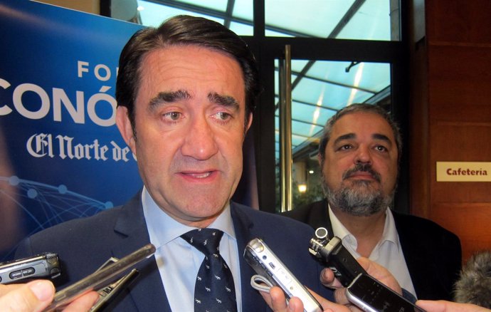 Suárez-Quiñones atiende a los medios en Salamanca                               