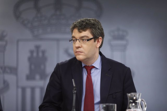 El ministro Álvaro Nadal tras el Consejo de Ministros