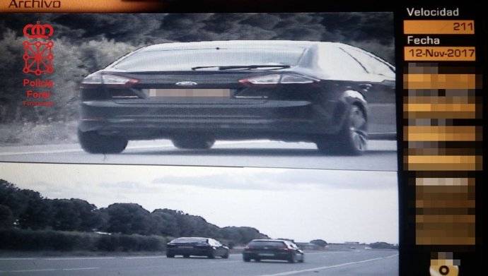 Detenido tras circular a 211 km/h por la AP-15.