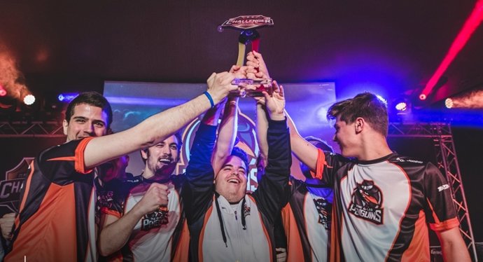 Nota De Prensa Y Fotografías: Liga Videojuegos Profesional Ganador