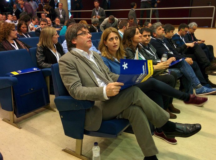 Carles Puigdemont, Marta Pascal y Mercè Conesa