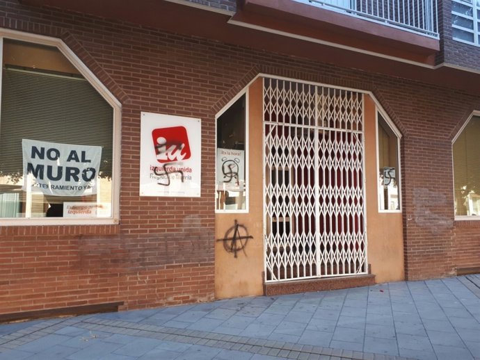 Pintadas en sede de IU