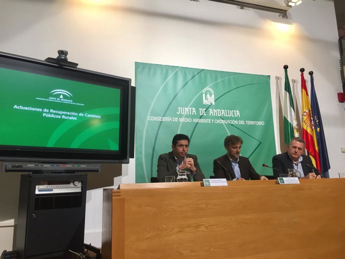 El consejero de Medio Ambiente informa en rueda de prensa sobre la materia
