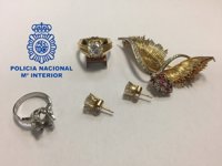 Sucesos.- Detenida por robar dos lingotes de oro de una caja fuerte en la casa donde trabajaba