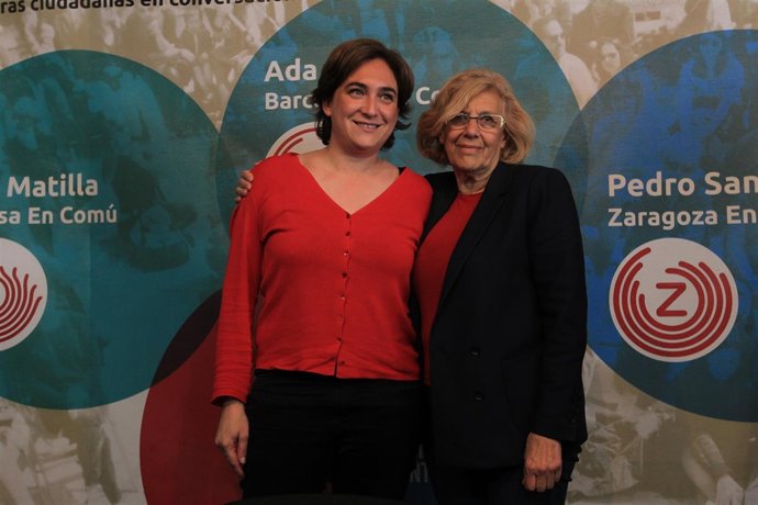 Manuela Carmena y Ada Colau en un acto en Madrid