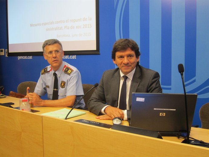 El comissari Miquel Esquius amb l'exdirector de Trànsit (ARXIU)