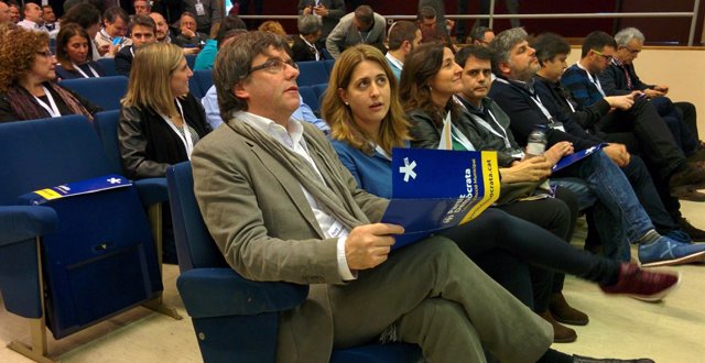 Carles Puigdemont, Marta Pascal y Mercè Conesa