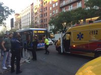 Herida grave una joven atropellada por un autobús de la EMT en Goya