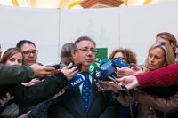 Los Mossos expedientan a un agente por "acompañar desde el primer día" a Puigdemont en Bruselas