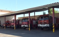 Bomberos de la Diputación cordobesa tienen ya controlado el incendio de una nave de ajos en Aguilar