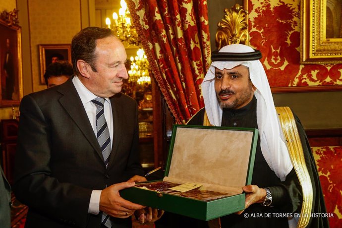 Pedro Sanz con el presidente adjunto del Consejo Consultivo Saudí